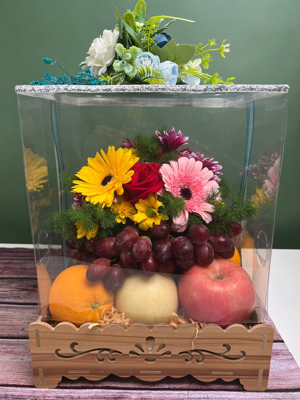 Hantaran Elena Fruit & Floral Box (Available in KL & Selangor only)