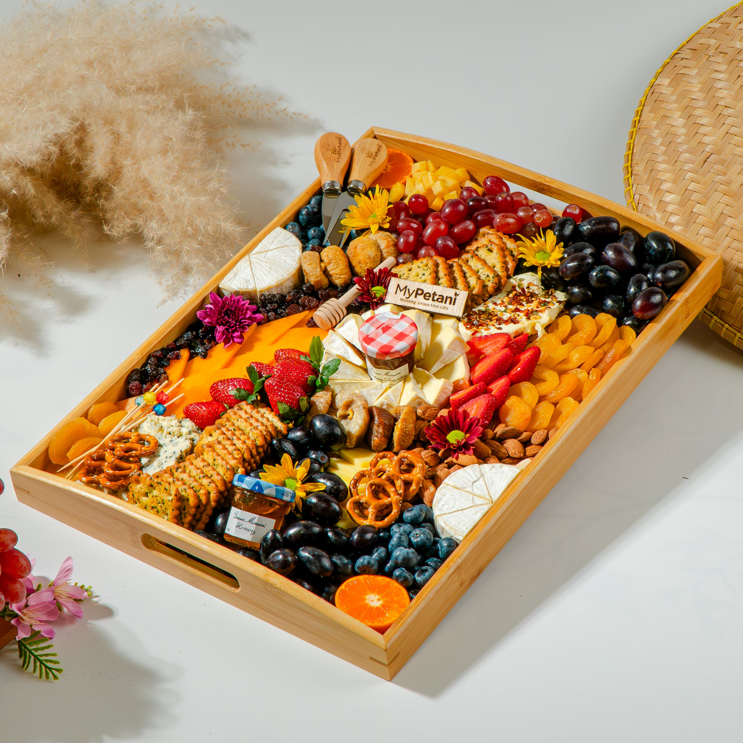 cheese charcuterie fruits board grazing
