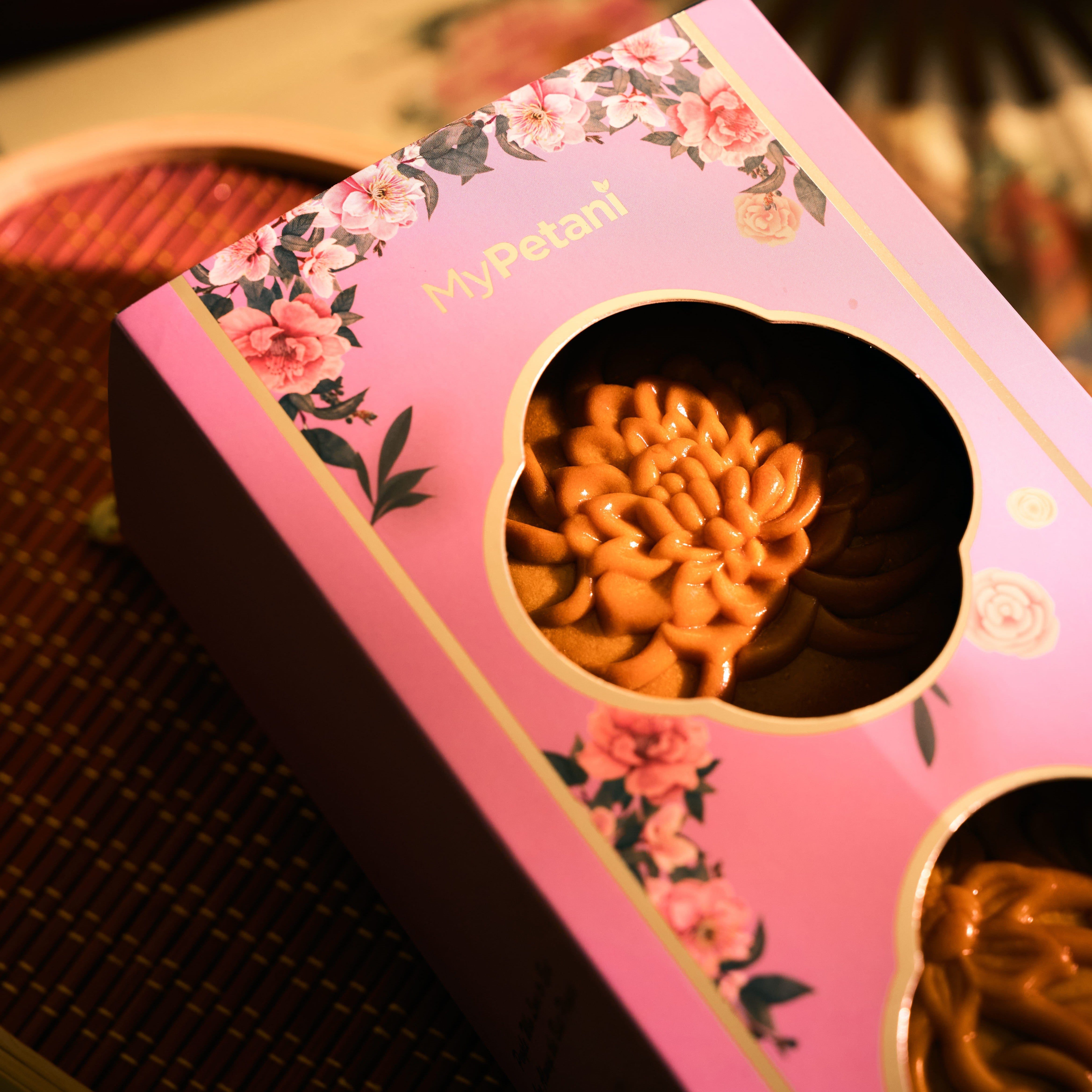 Celestial Gift Box with 2-pcs Halal Mooncakes