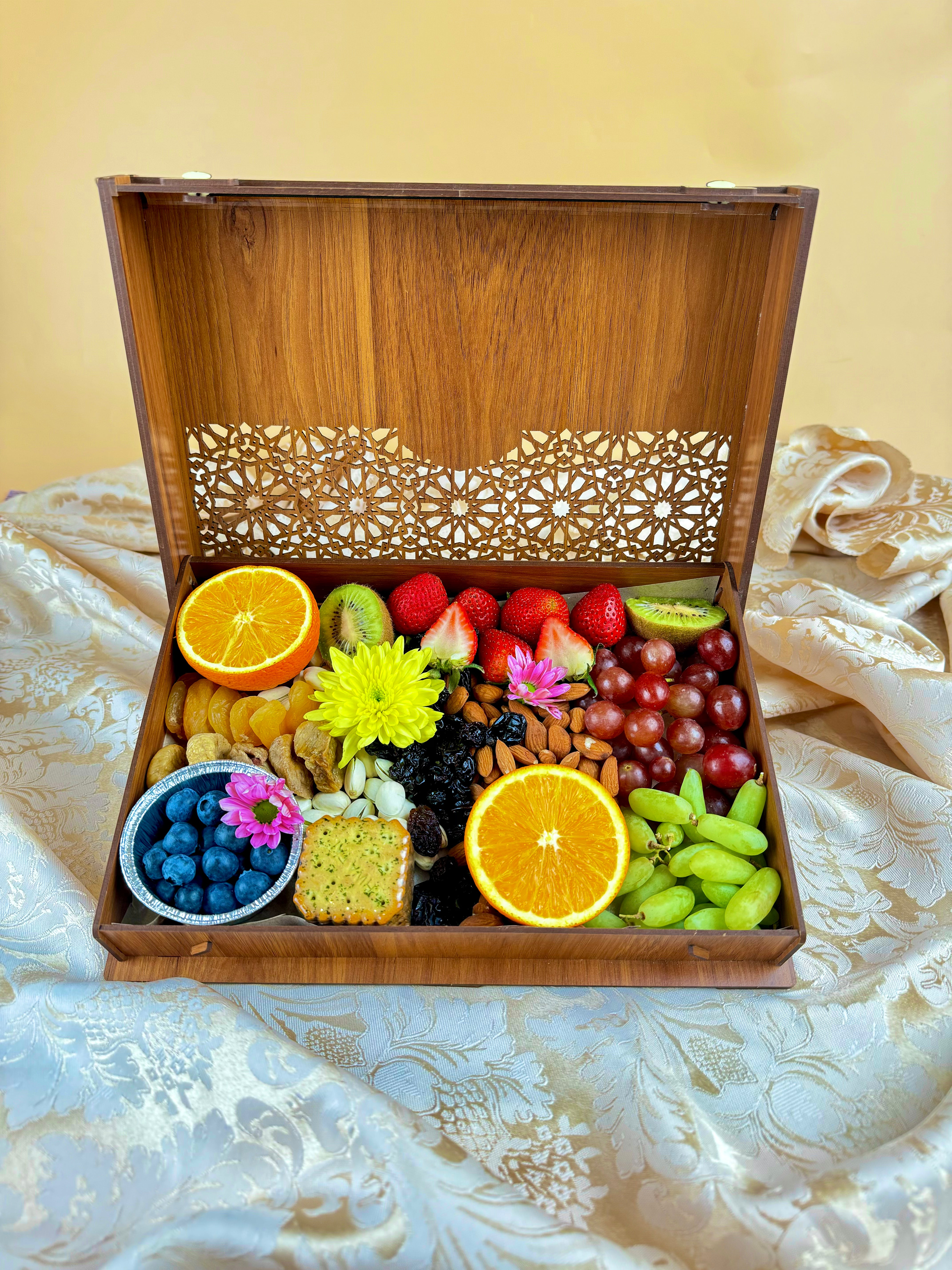 Qadeeja Wooden Fruits Gift Box (Available in Selangor & KL)