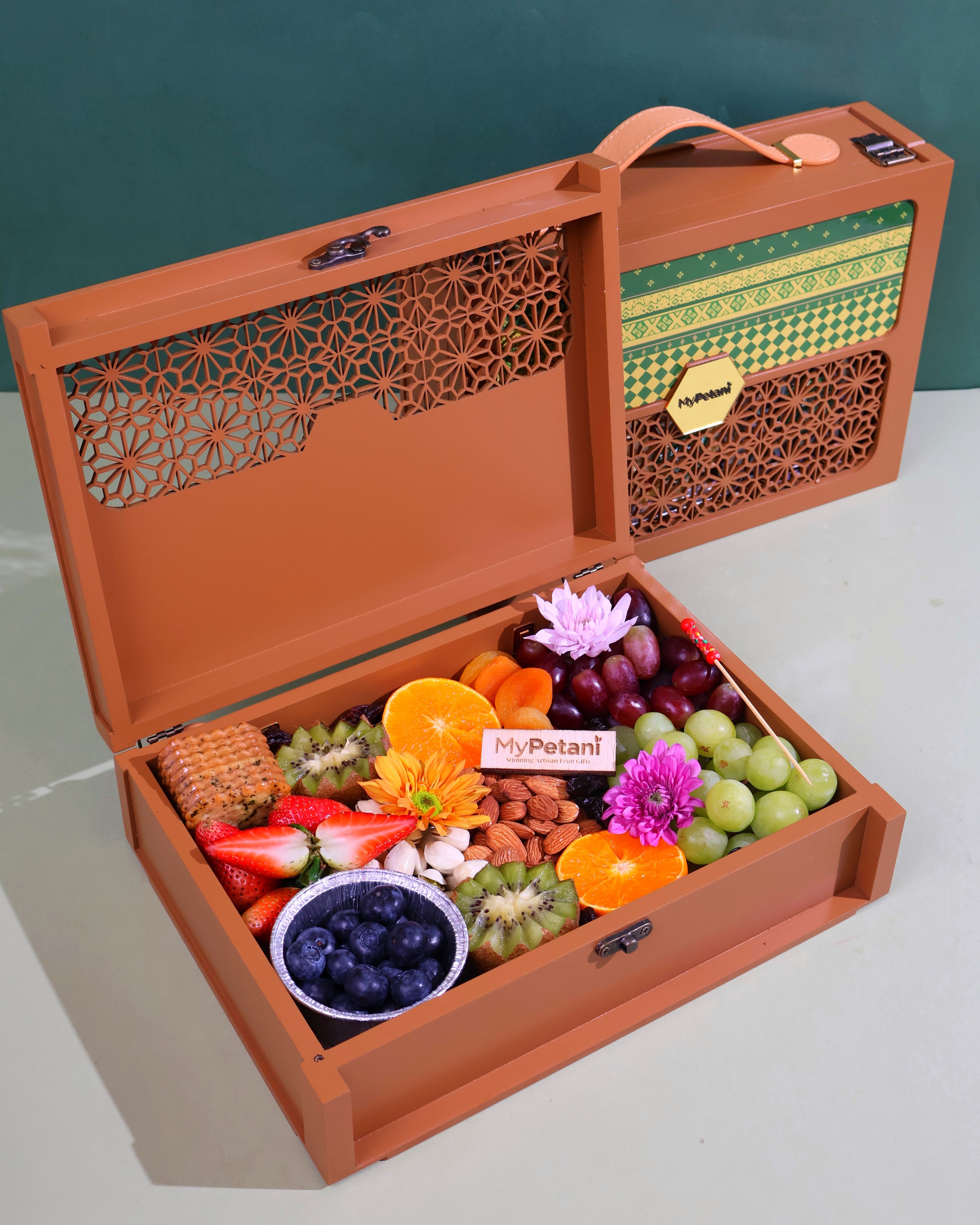 Ramadan Raya 2025: Rania Fruit Gift Box (Available in KL & Selangor only)