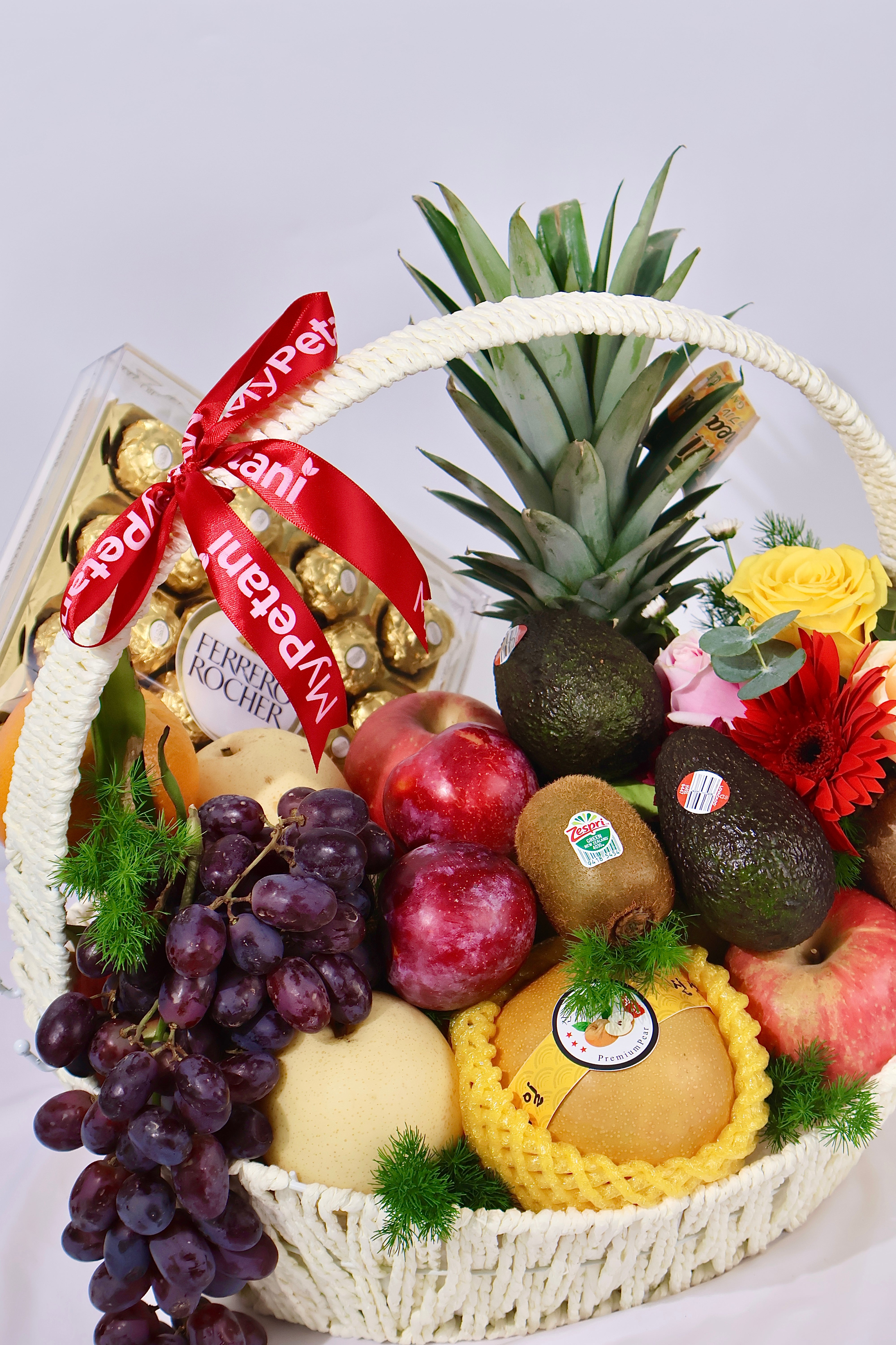 Dazzling Fruits & Flower Royale Basket (Available in Selangor, KL, Penang & JB Only)