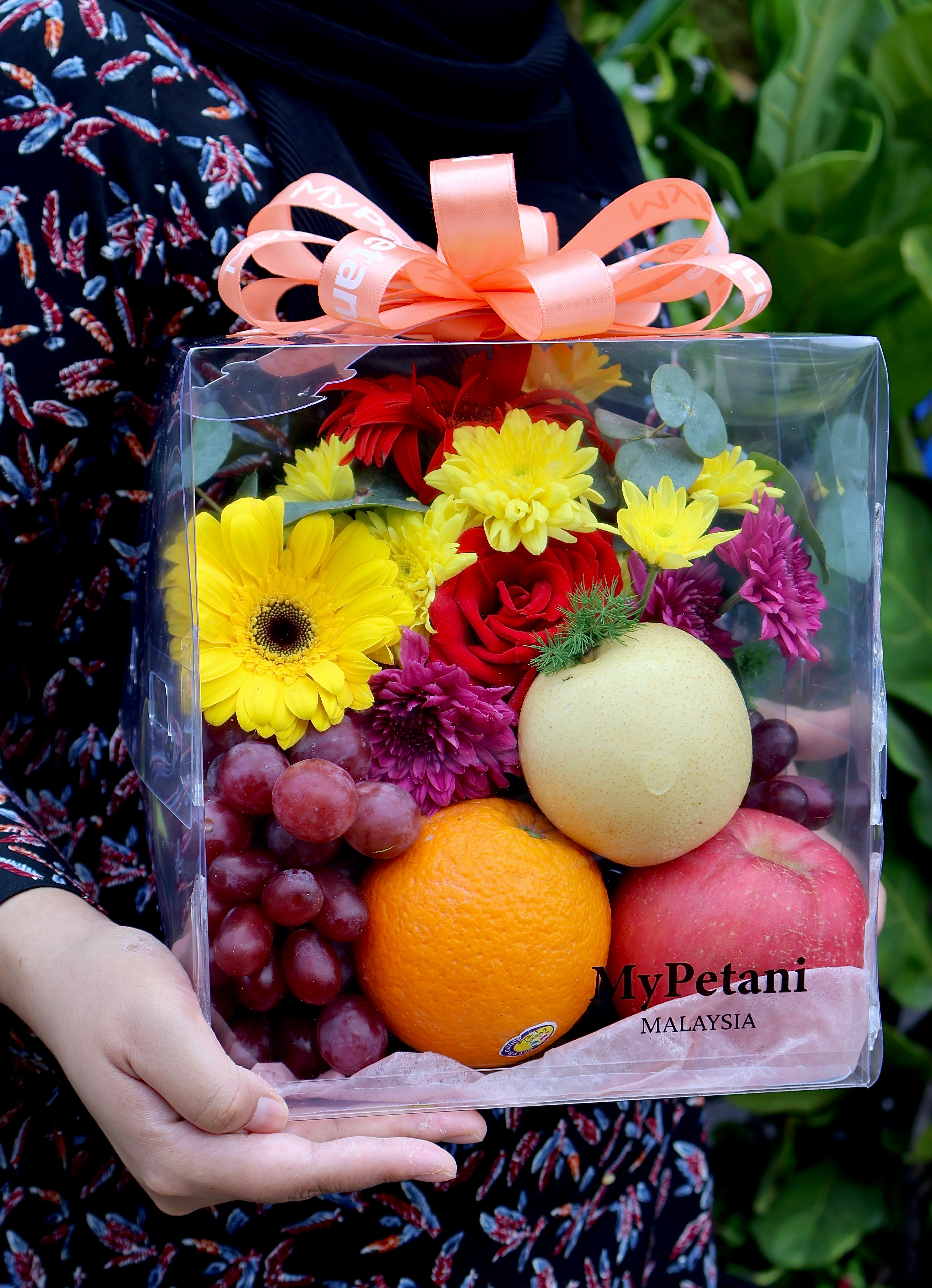 Elena Fruit & Floral Box (Available in KL & Selangor only)