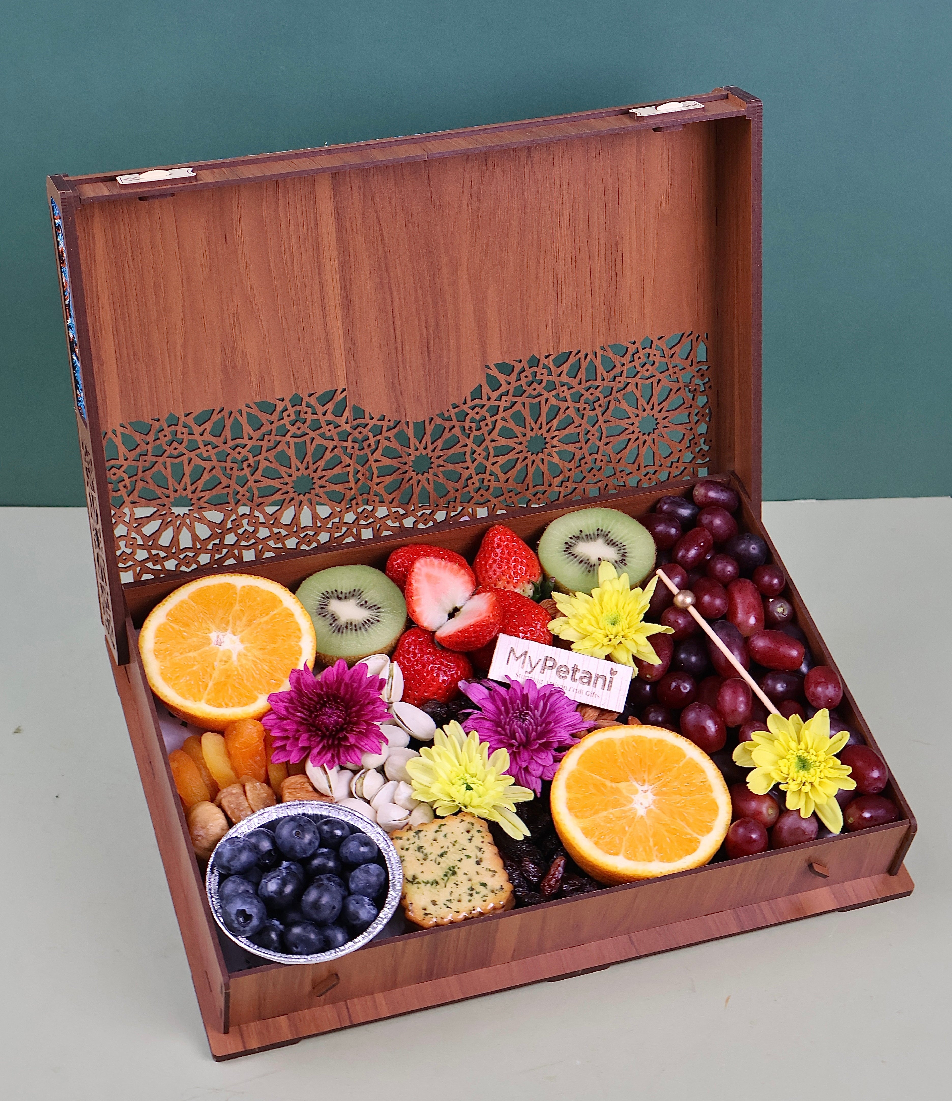 Qadeeja Wooden Fruits Gift Box (Available in Selangor & KL)