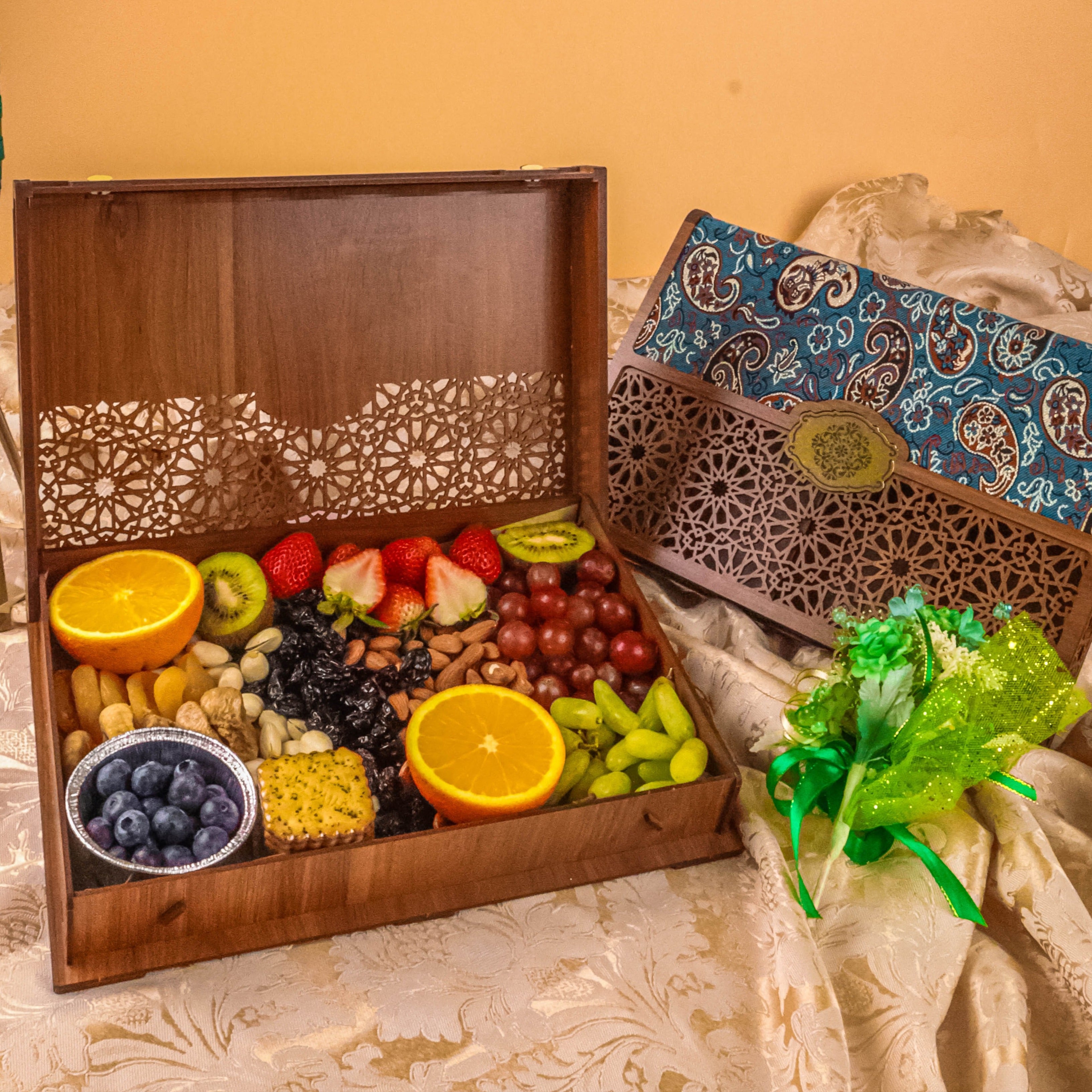 Qadeeja Wooden Fruits Gift Box (Available in Selangor & KL)