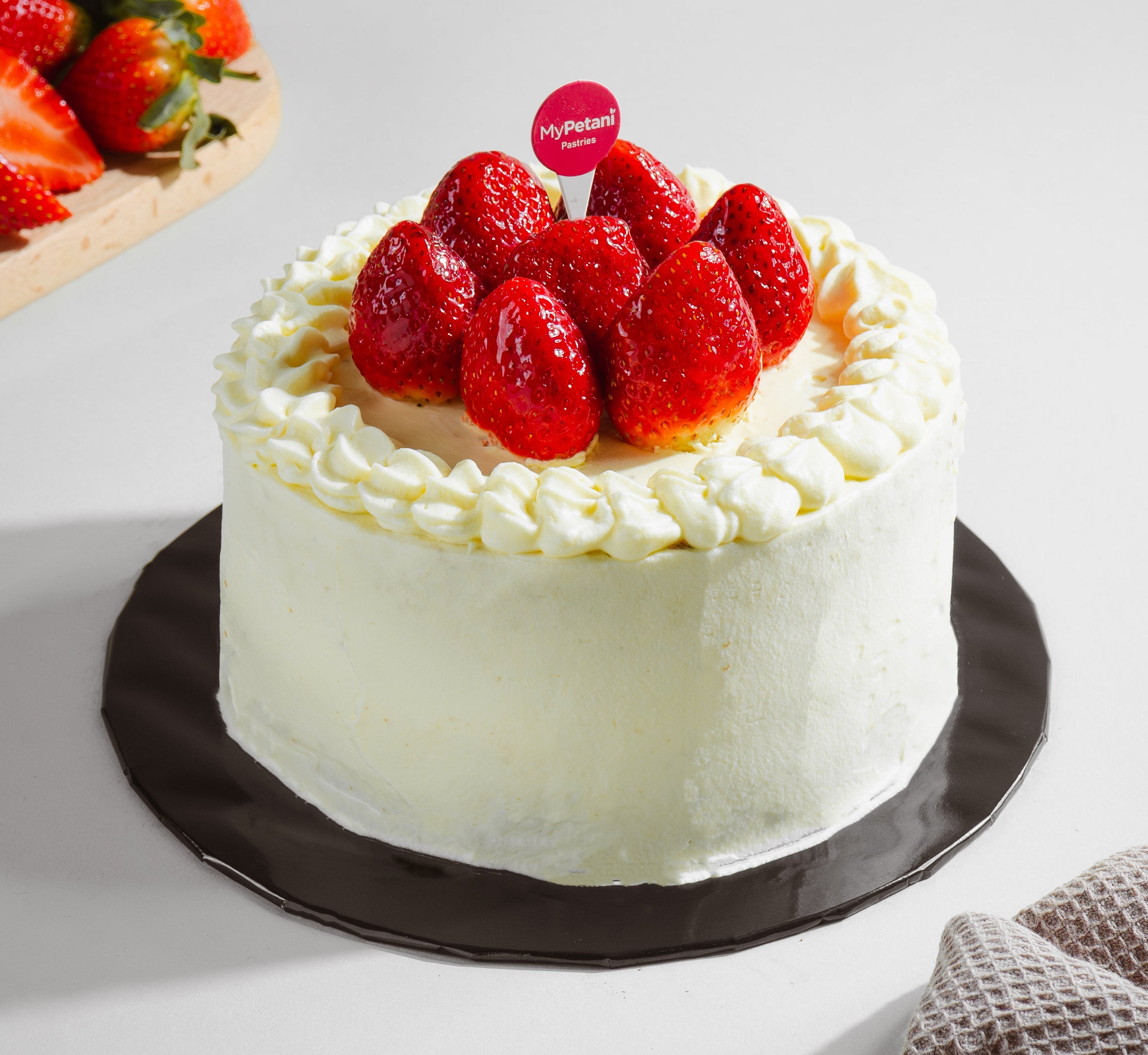 Strawberry Shortcake (6 Inch) (Available in KL & Selangor Only)