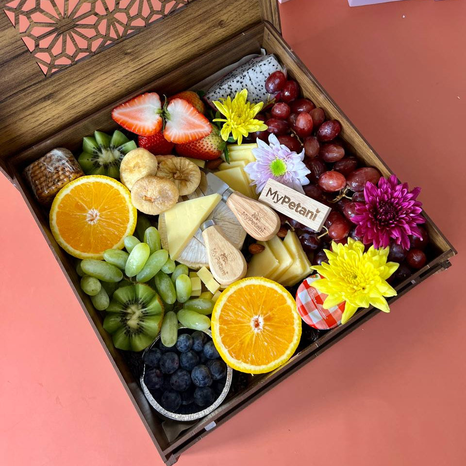 Jasmine Super Cheese Fruits Box (With Unique Carved Box)
