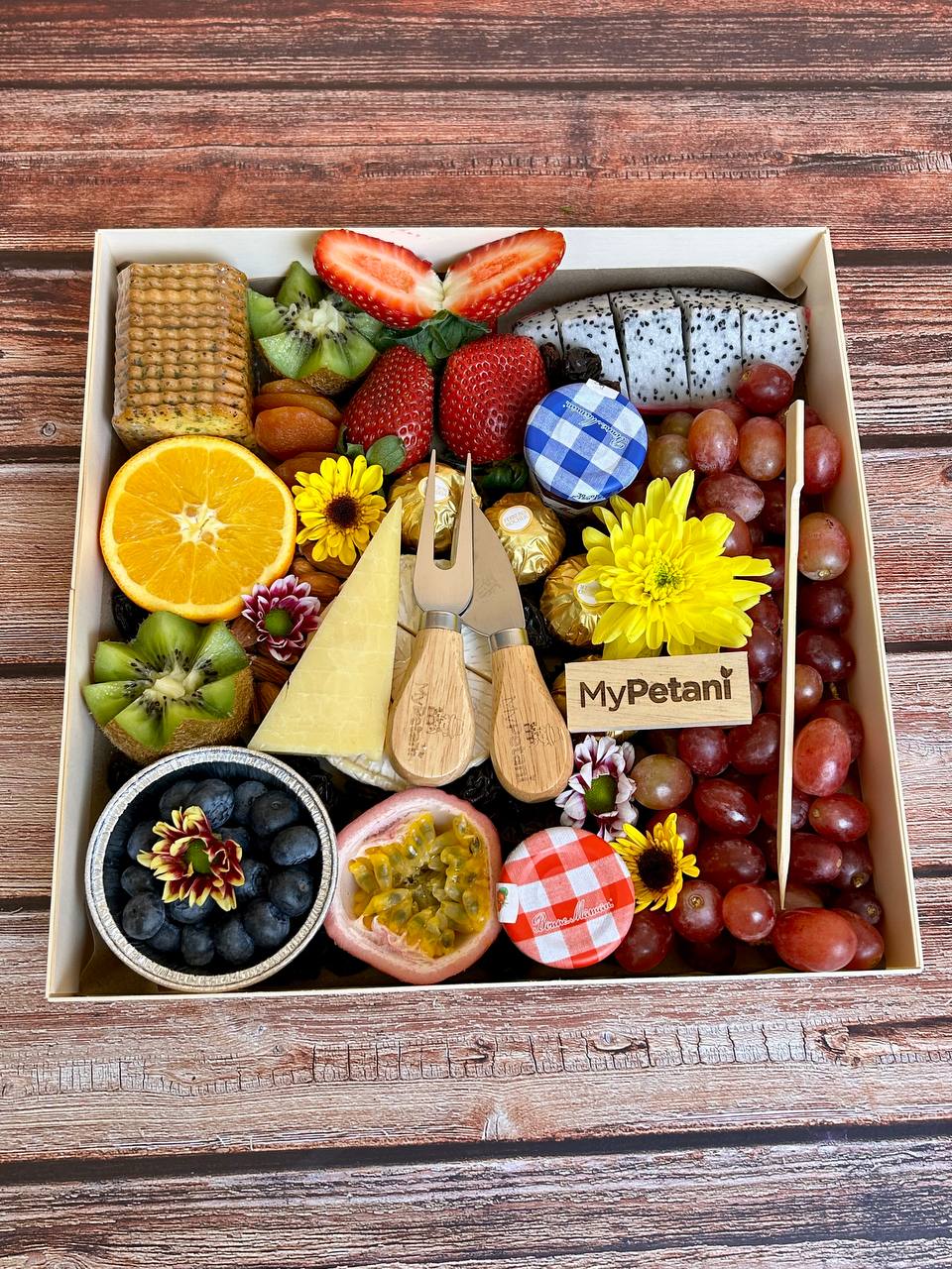 Double Gold Cheese Fruit Grazing Platter (Malaysia)