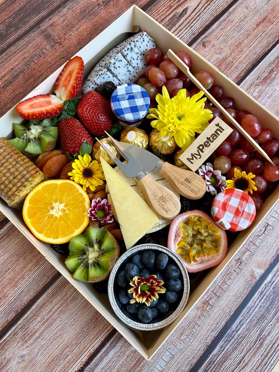 Double Gold Cheese Fruit Grazing Platter (Malaysia)