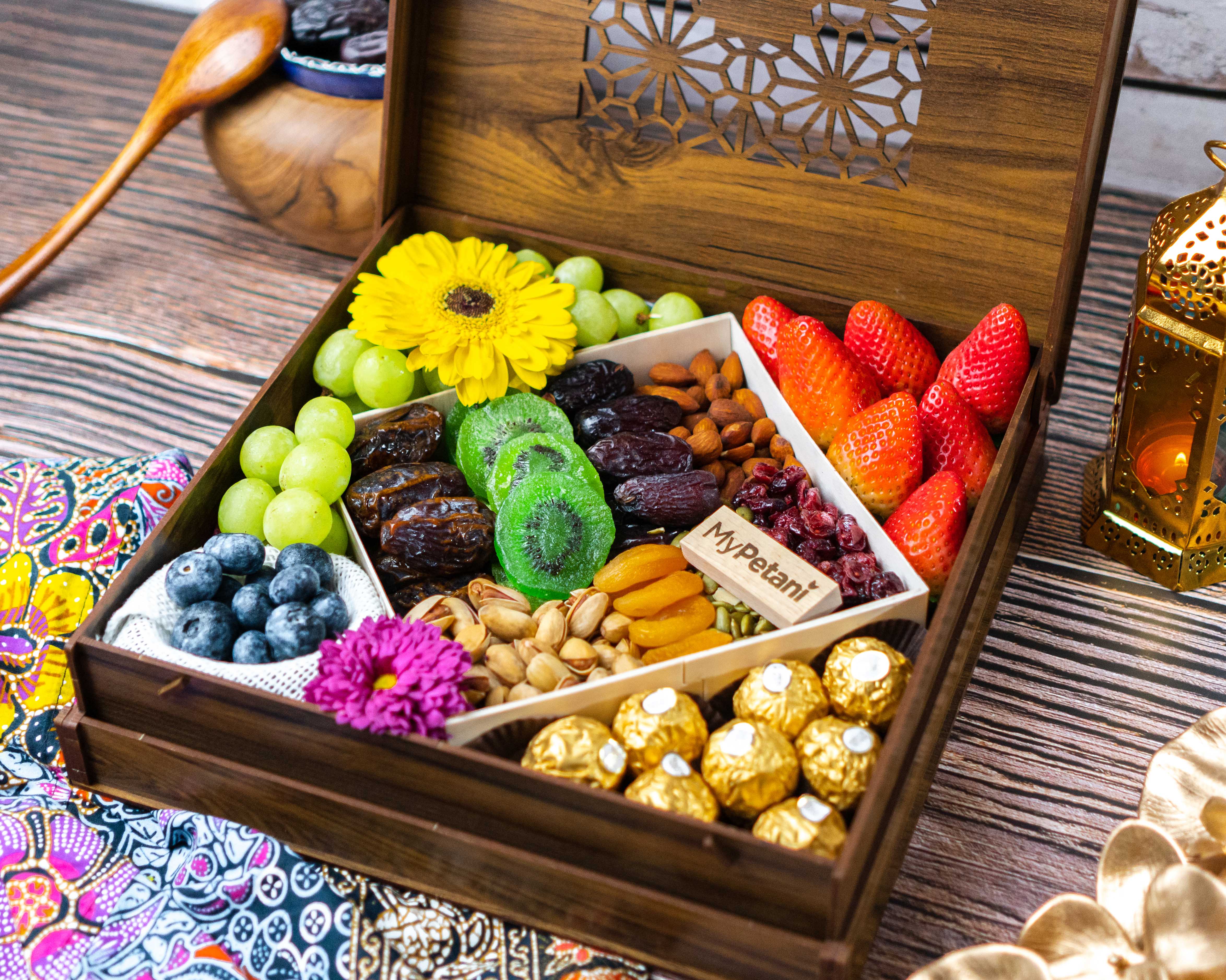 Deluxe Madinah Kareem Gift Box