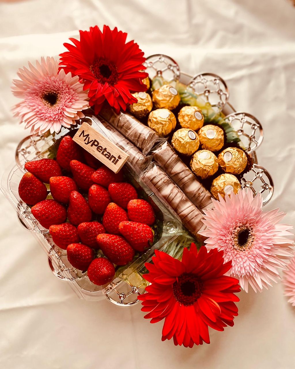 Gua Tempurung Deluxe Strawberry Basket