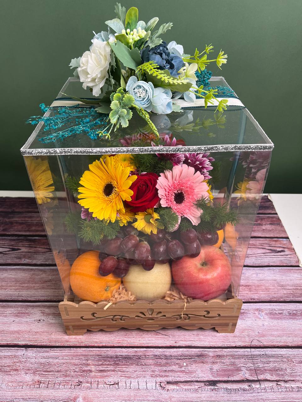 Hantaran Elena Fruit & Floral Box (Available in KL & Selangor only)
