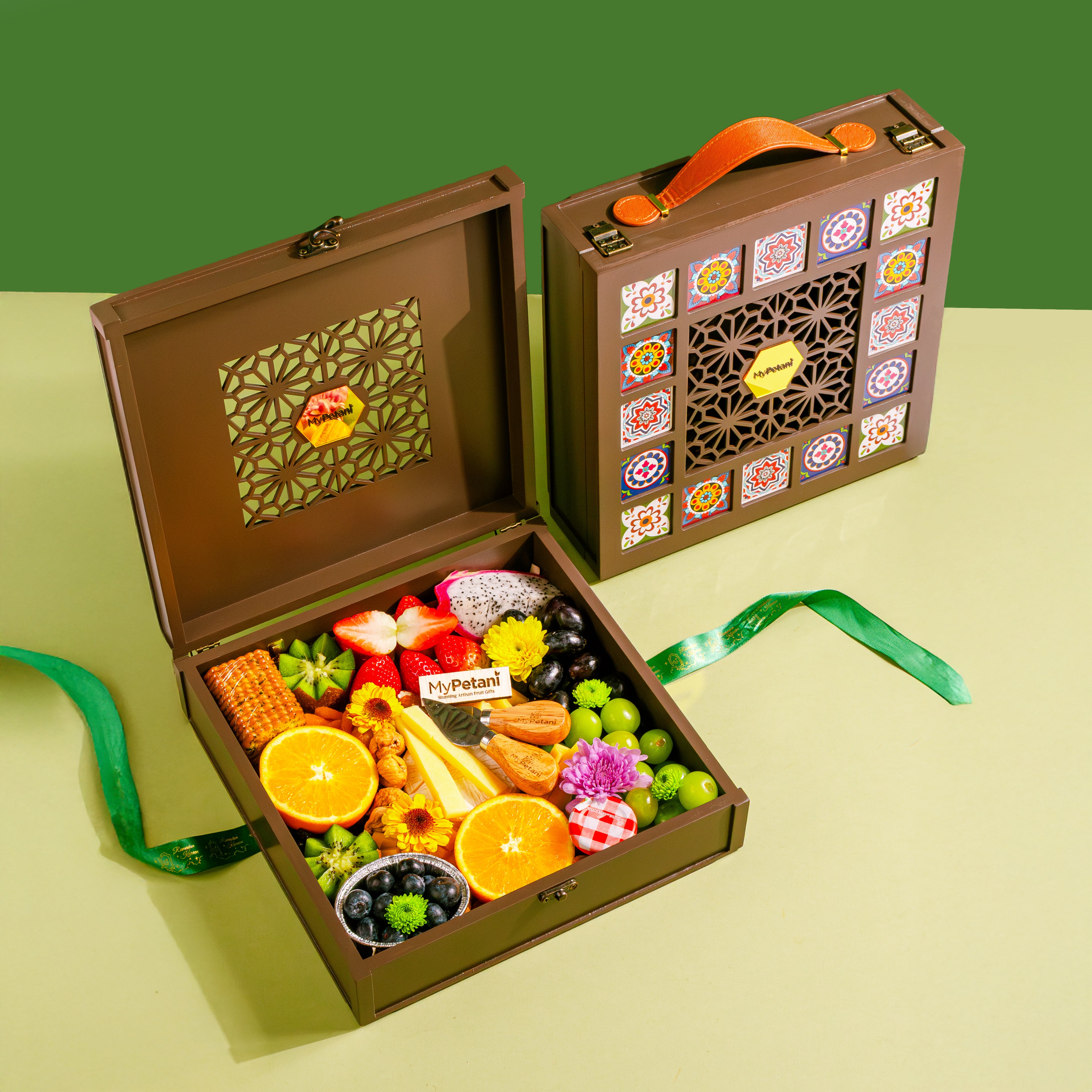 Jasmine Super Cheese Fruits Box (With Unique Carved Wooden Box)