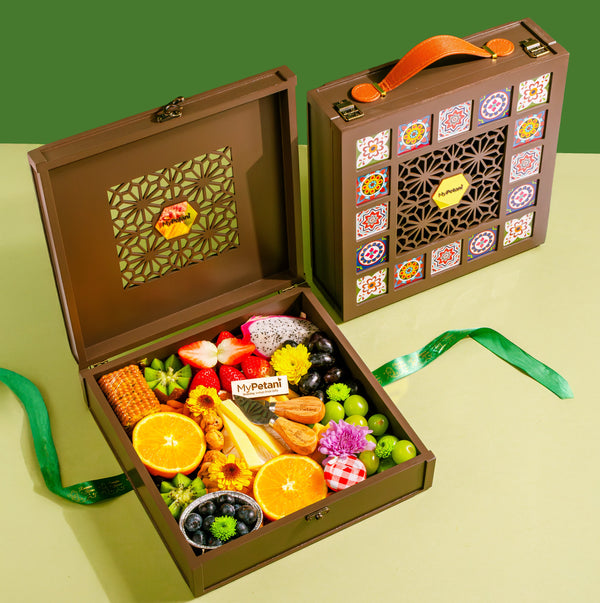 Jasmine Super Cheese Fruits Box (With Unique Carved Box)