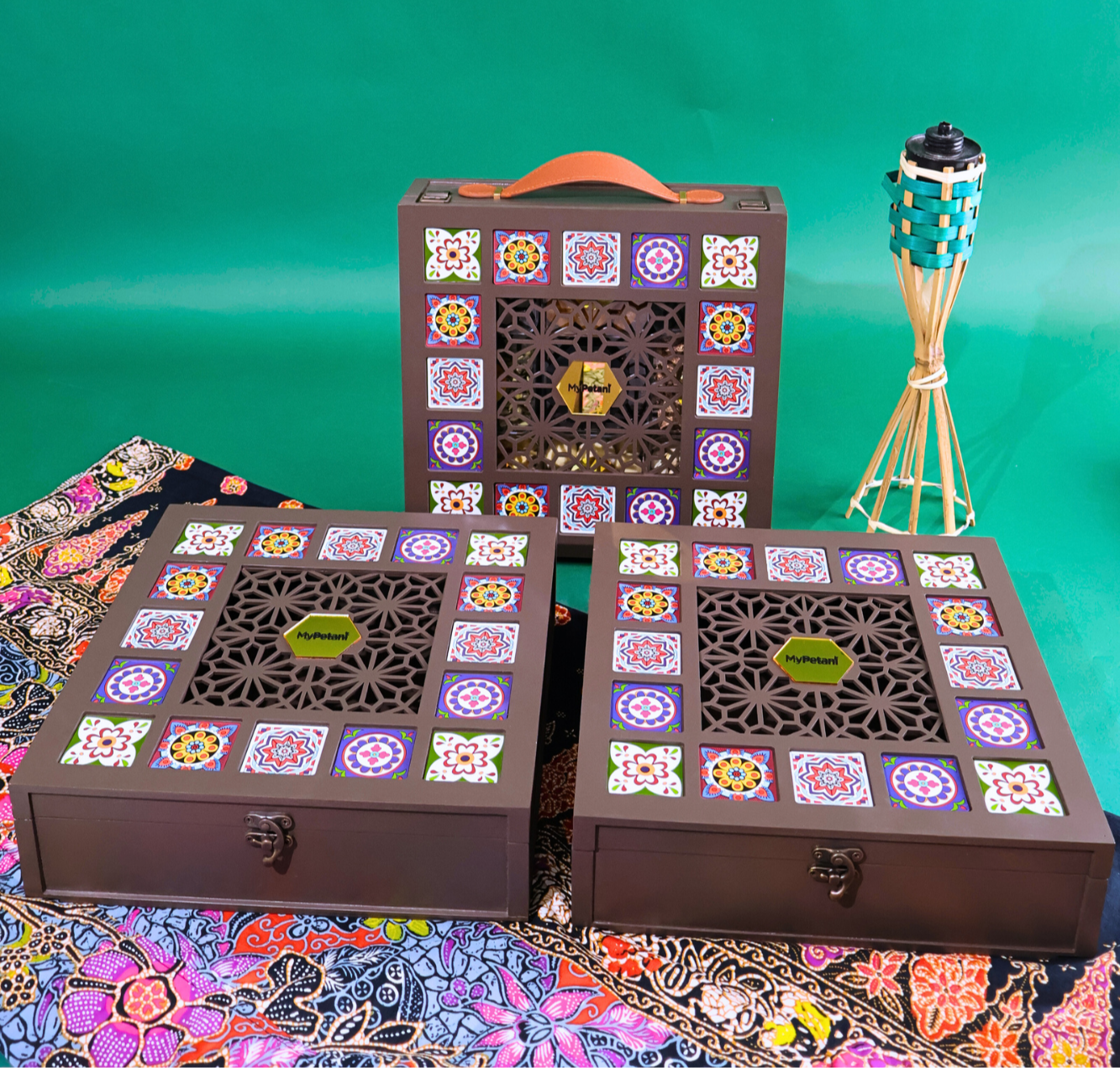 Deluxe Madinah Kareem Gift Box