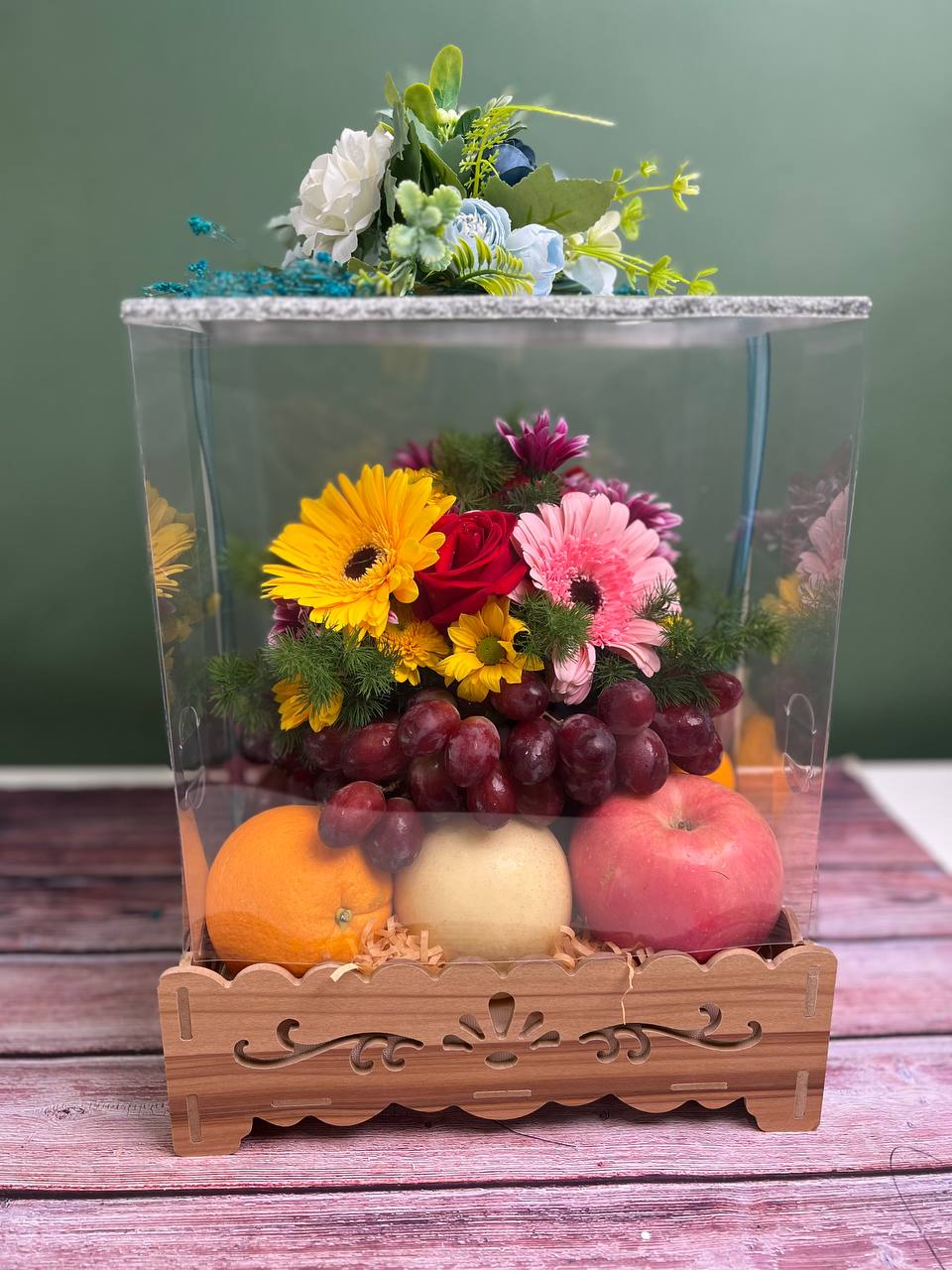 Hantaran Elena Fruit & Floral Box (Available in KL & Selangor only)