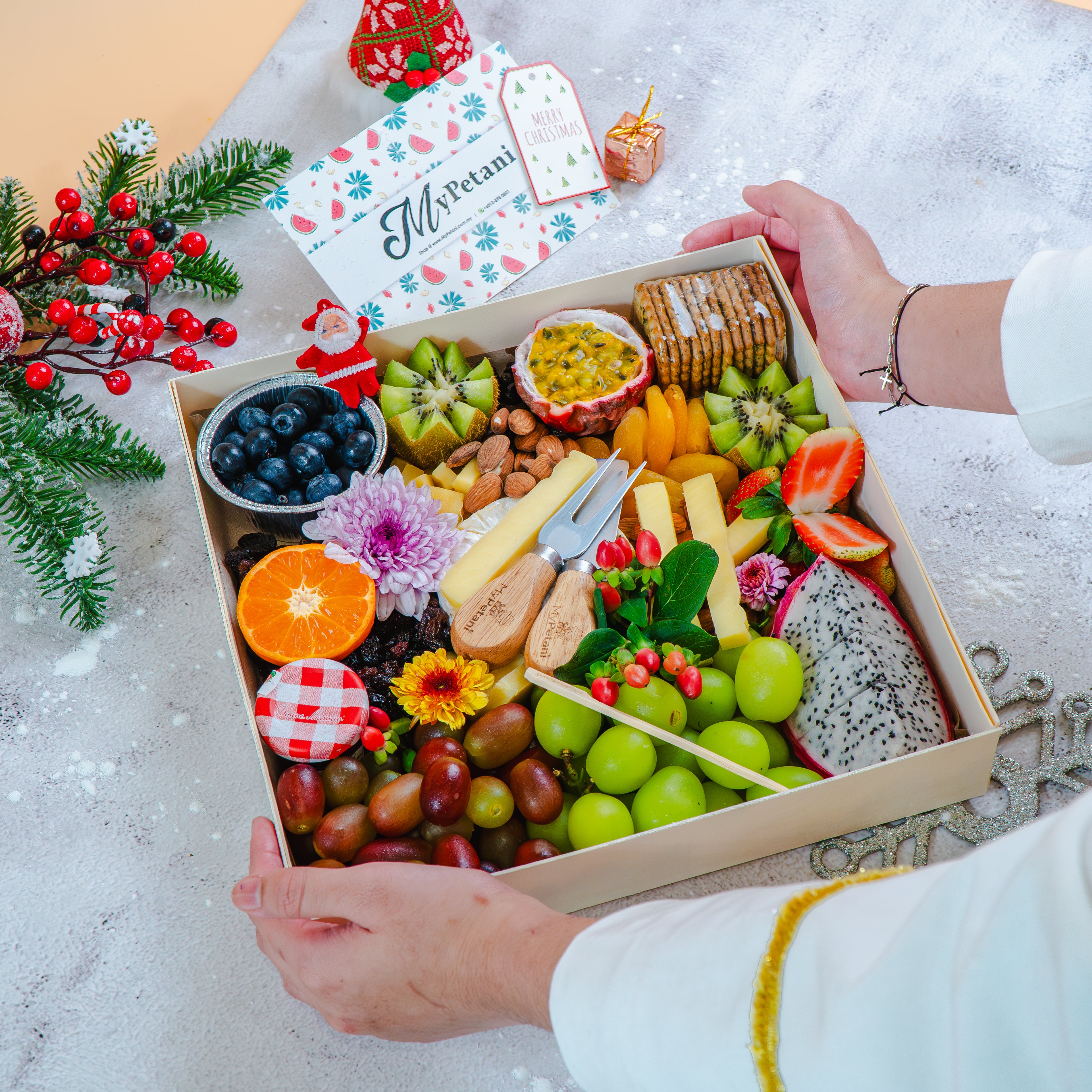 Super Cheese Fruit Platter (Available in S, M & L size)