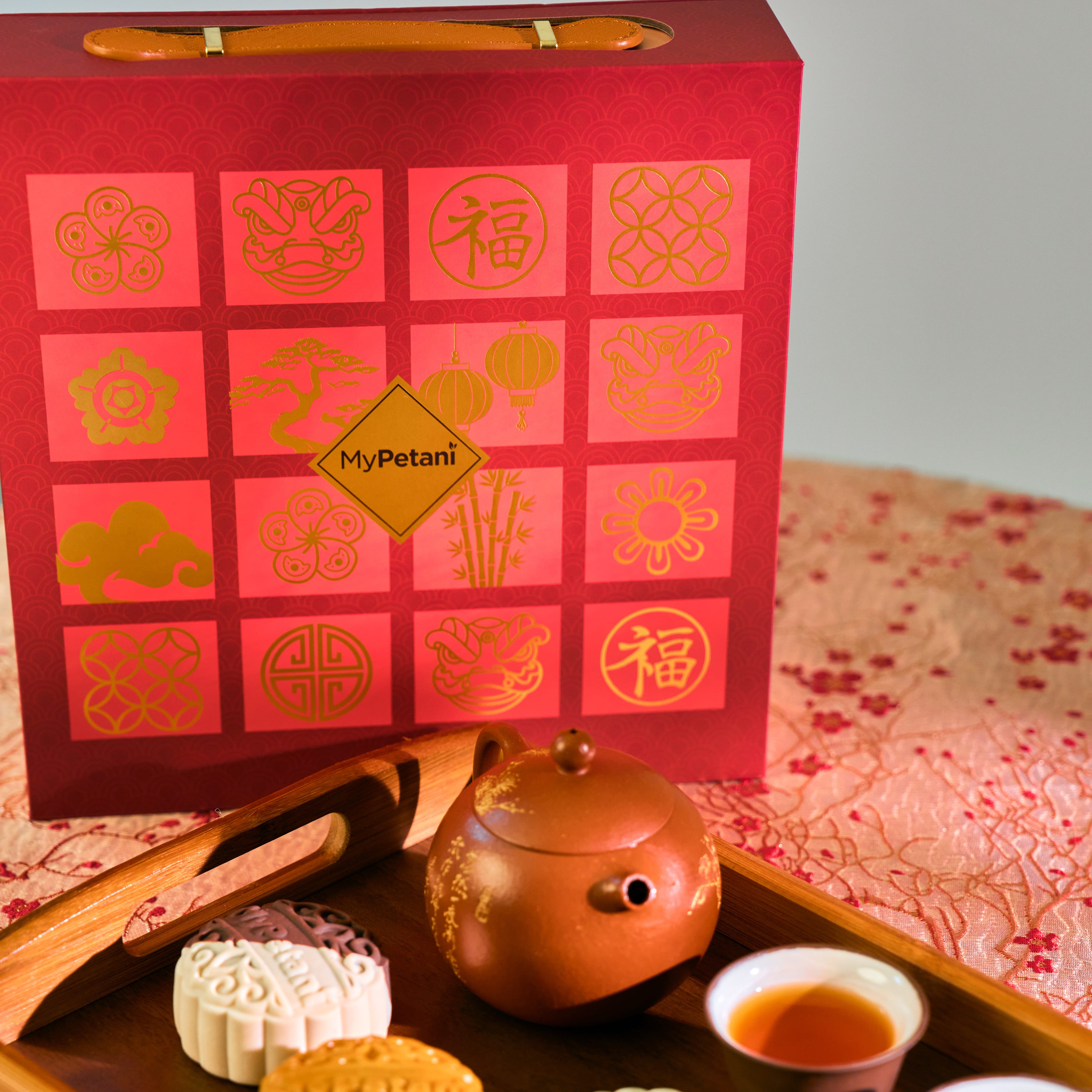 Imperial Mid-Autumn Gift Box with 4-pcs Halal Mooncakes (90g)