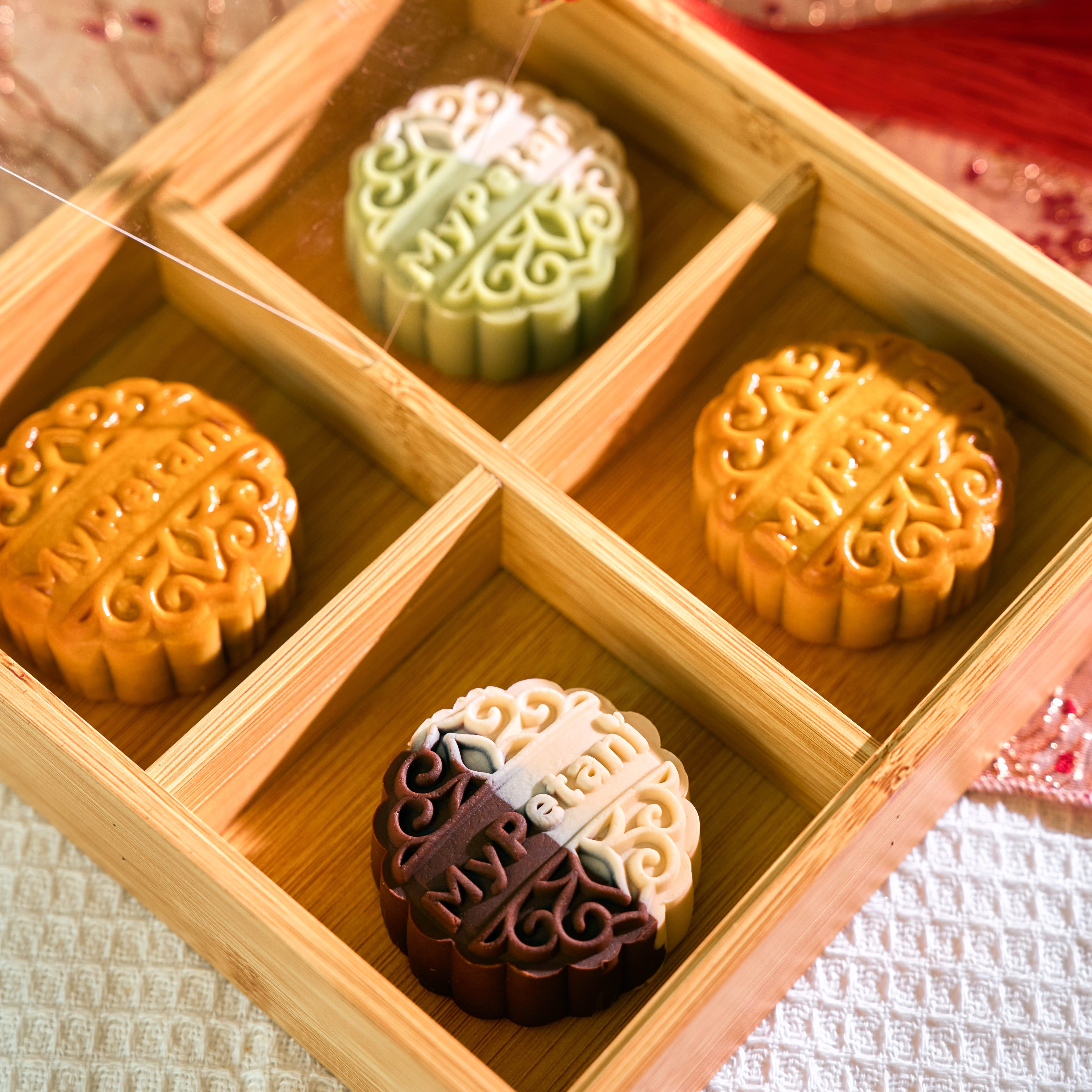 Rustic Gift Box with 4-pcs Halal Mooncakes (90g)