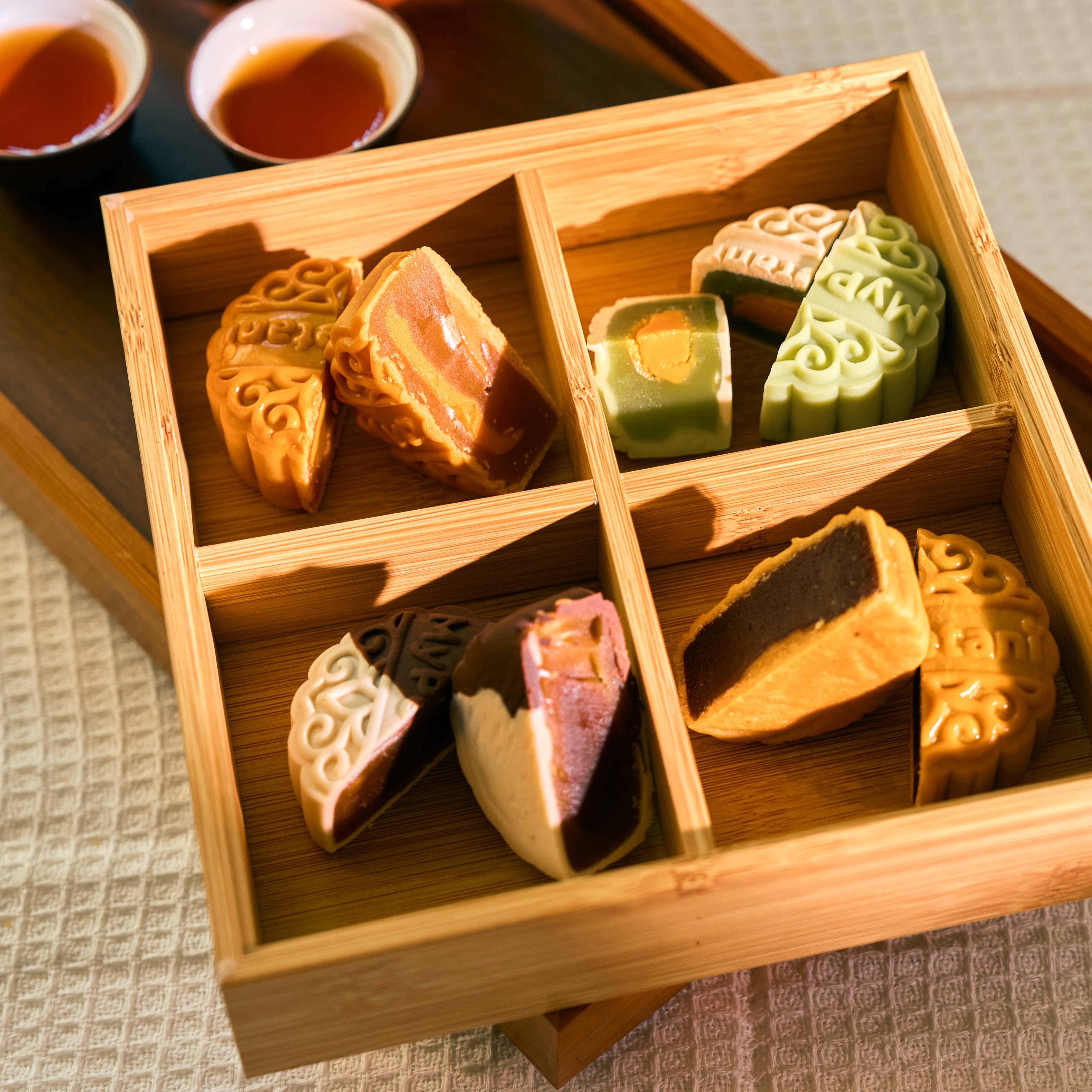 Rustic Gift Box with 4-pcs Halal Mooncakes (90g)