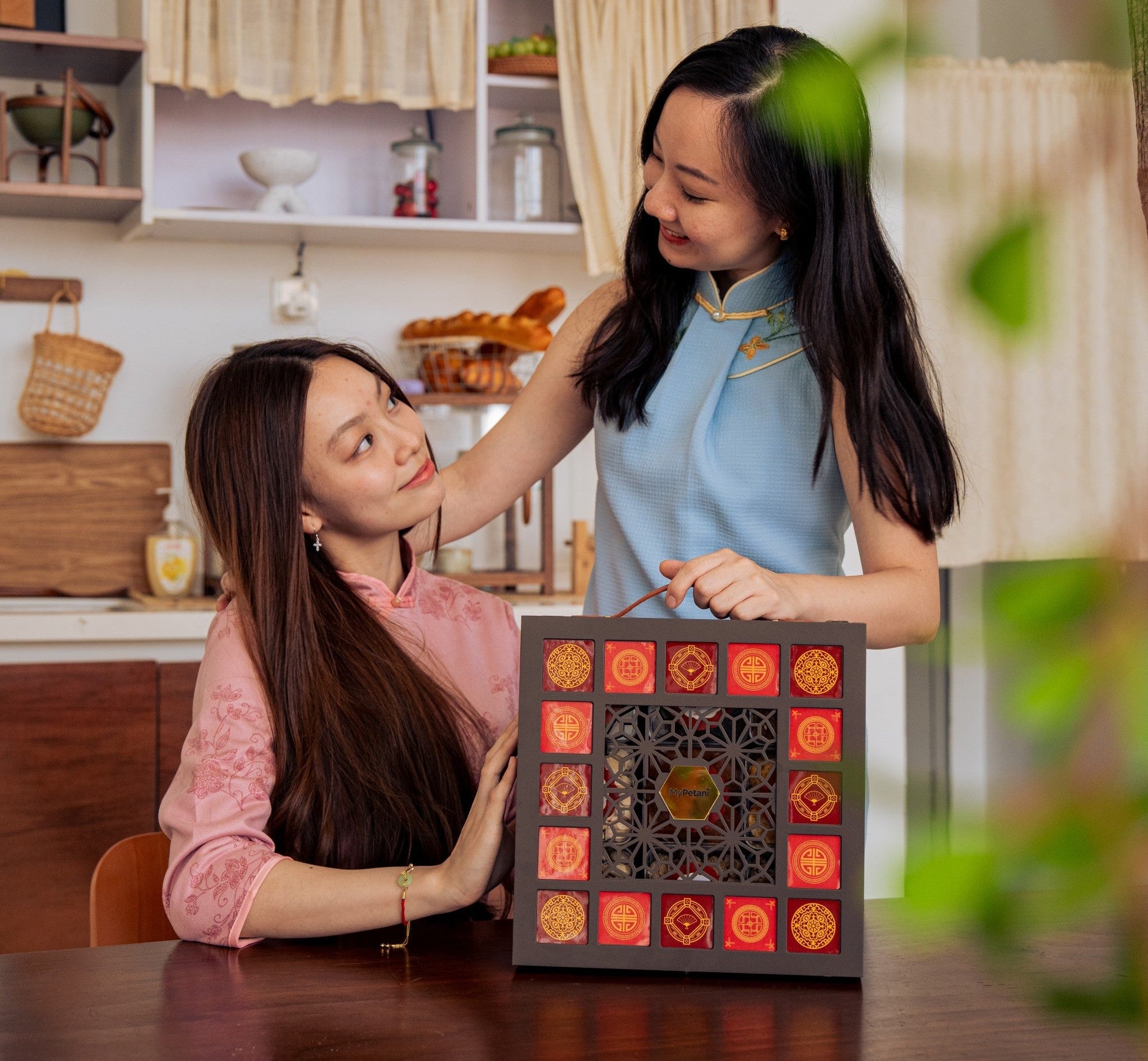 ⁠CNY 2026: 9-Blossom Orient Gift Box (Ltd Edn)