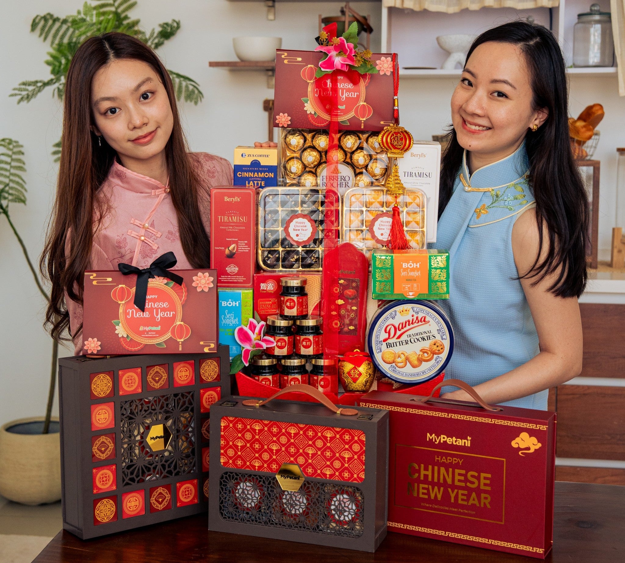CNY 2026: Gold CNY Hamper (Available in KL, Selangor, & JB only)