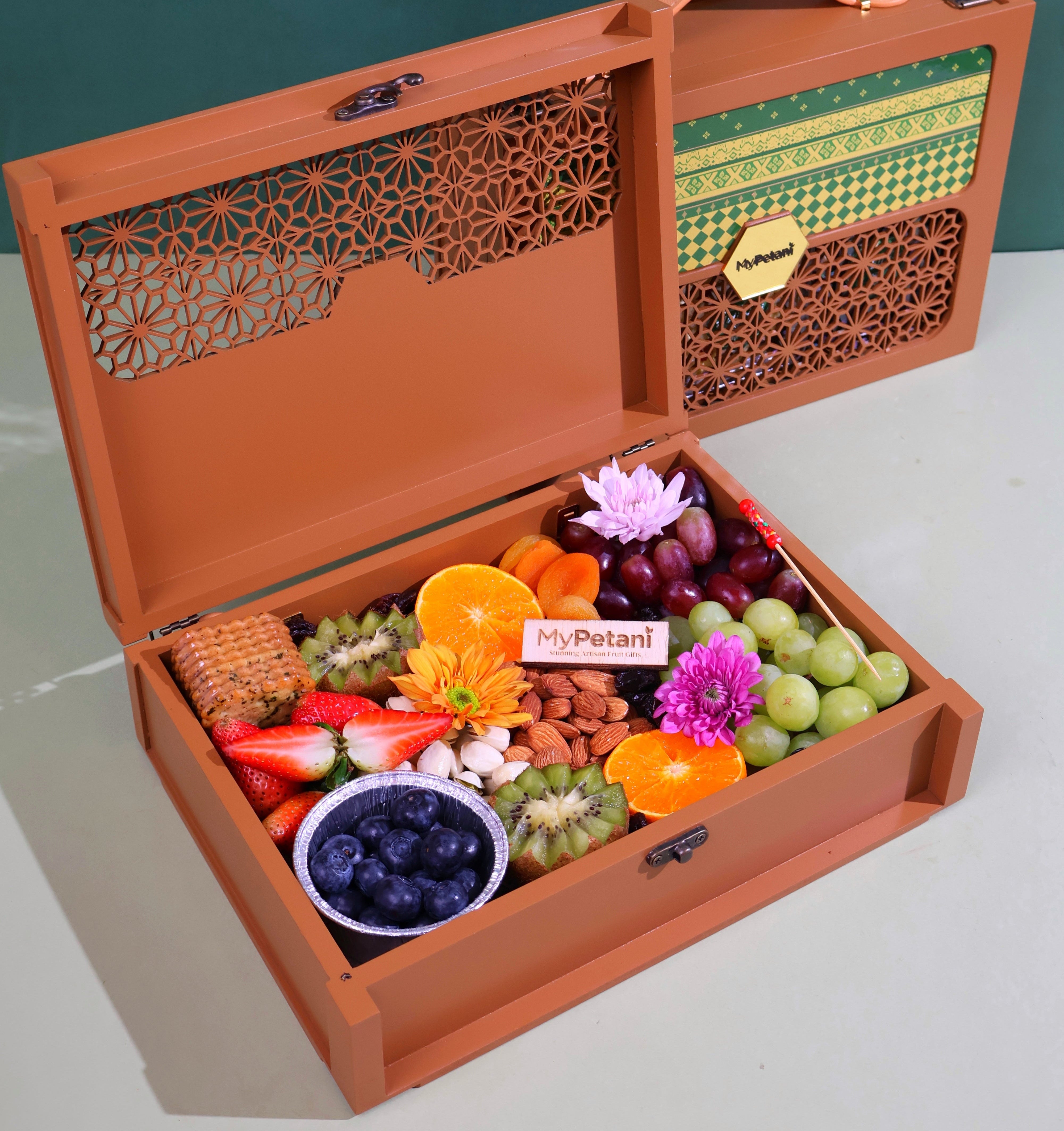 Rania Fruit Gift Box