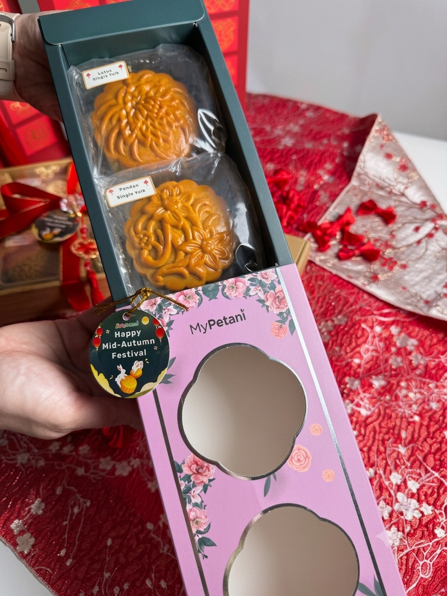 2-pcs Mooncakes