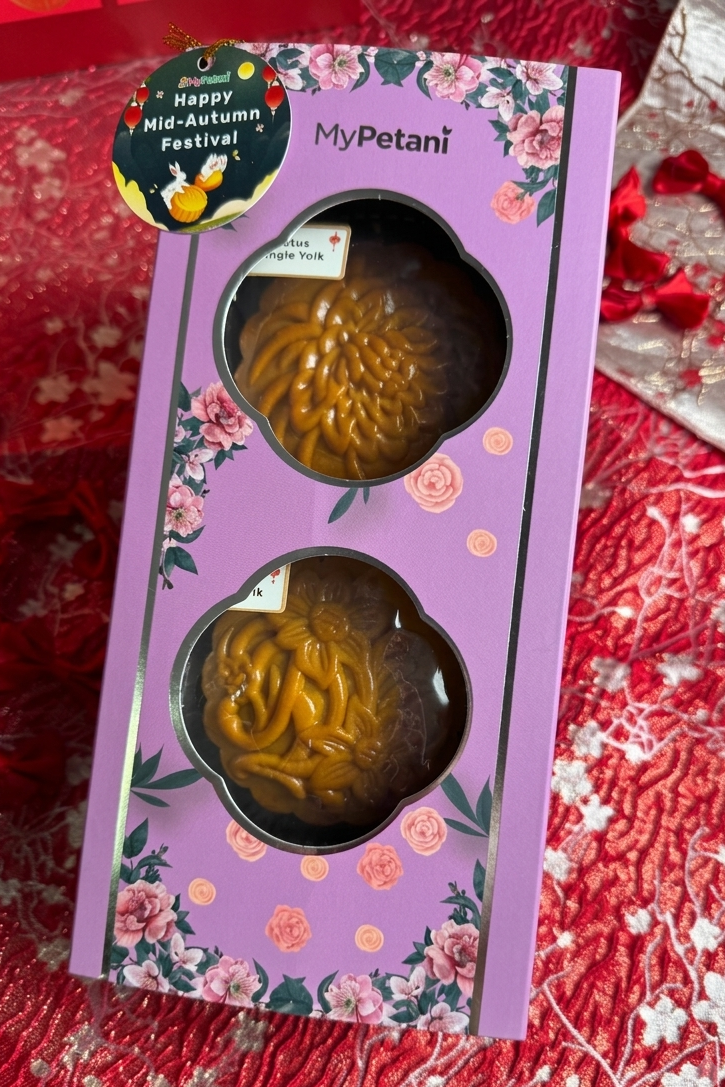 2-pcs Mooncakes