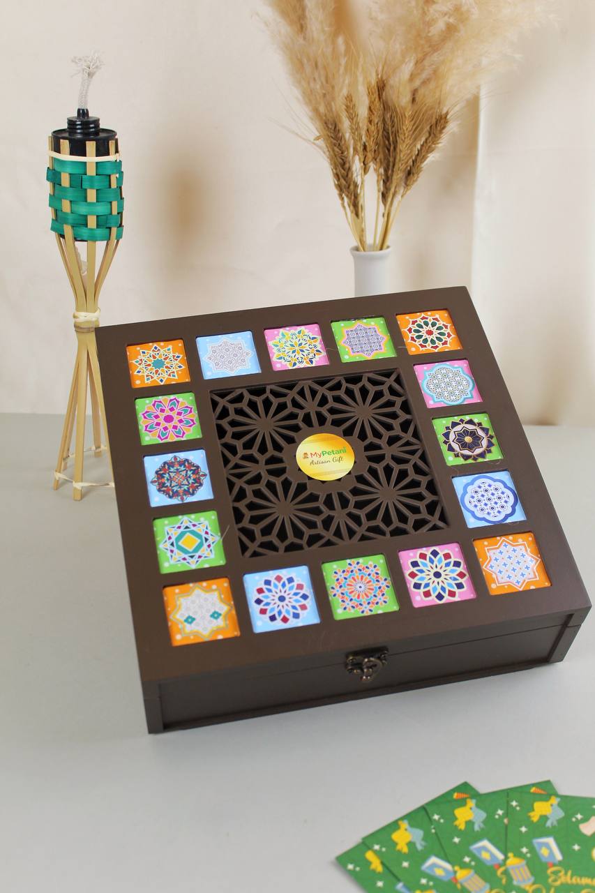 Deluxe Madinah Kareem Gift Box