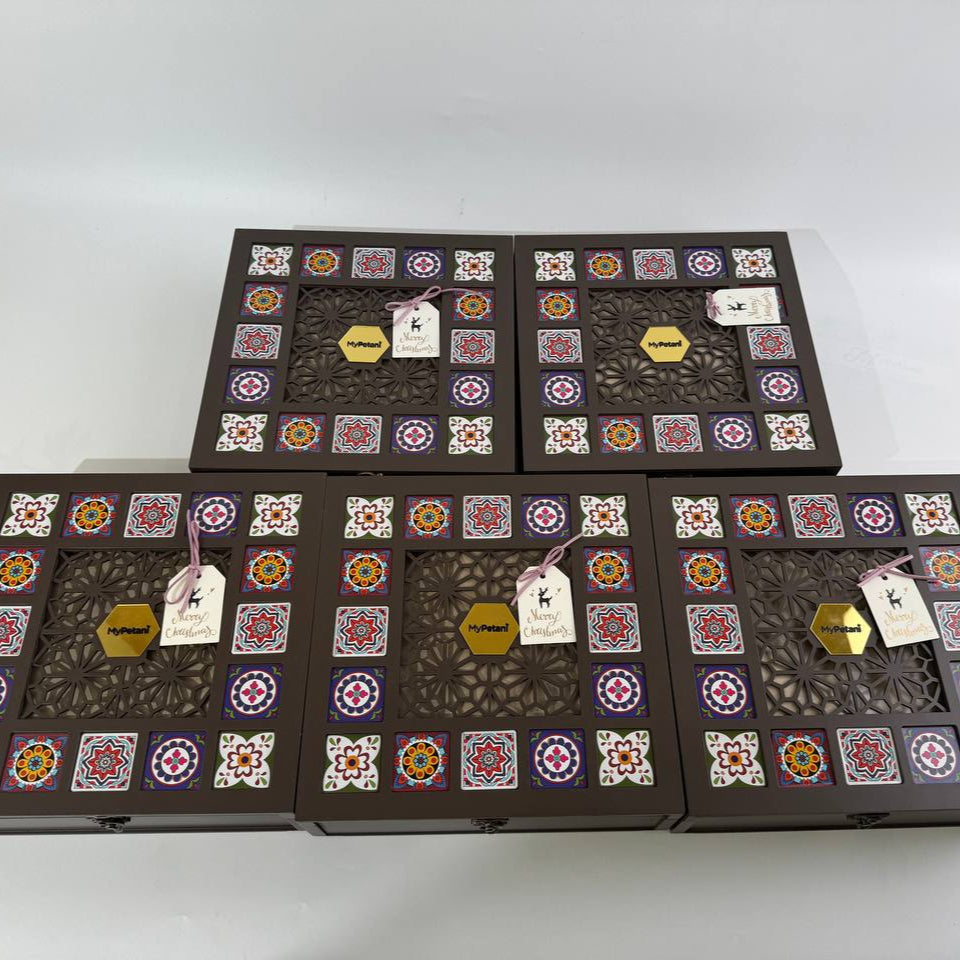 Jasmine Super Cheese Fruits Box (With Unique Carved Box)