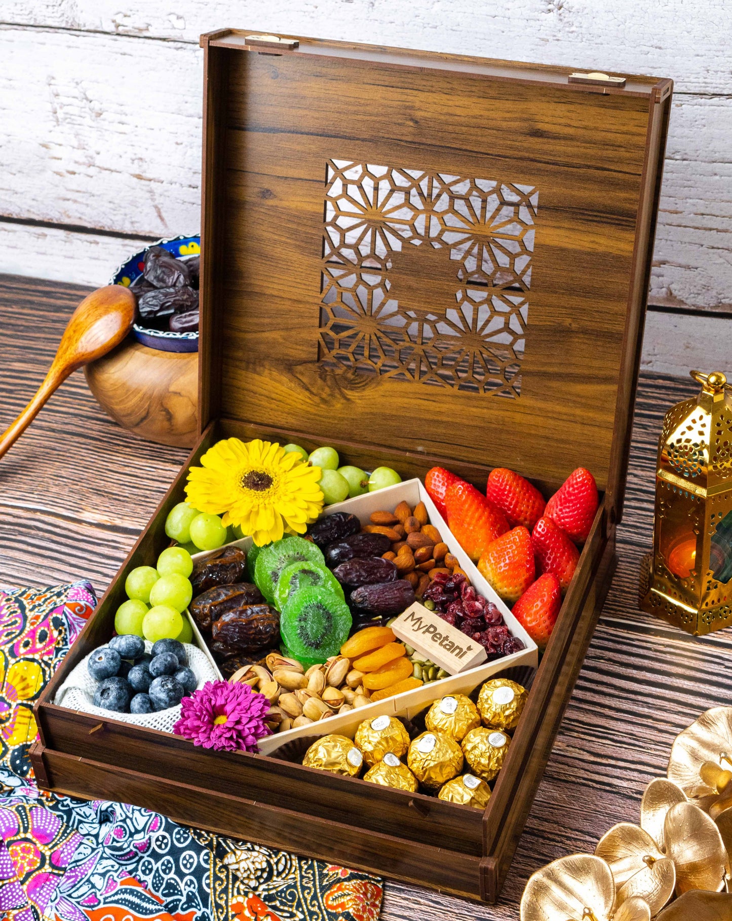 Ramadan 2024: Deluxe Madinah Kareem Gift Box