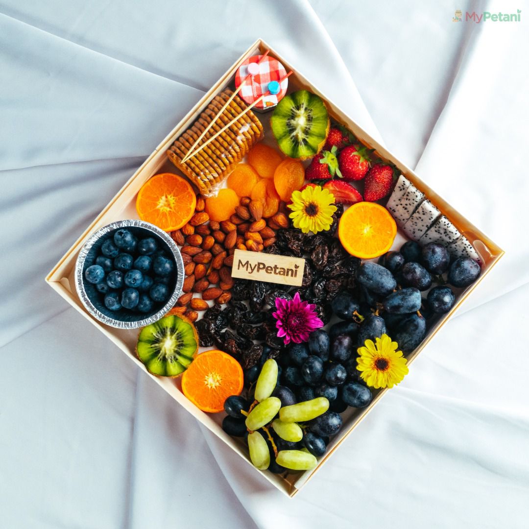 Luxurious Birthday Package (Fruit Platter L + Fruit Basket Luxury Y)